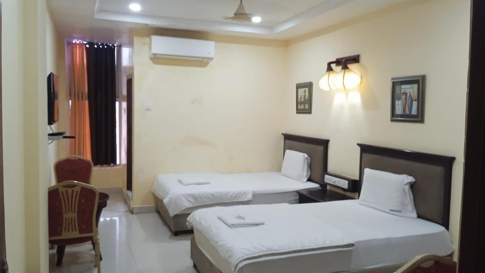 Sriannamalaiyar Residency Hotel Vellore Exterior photo