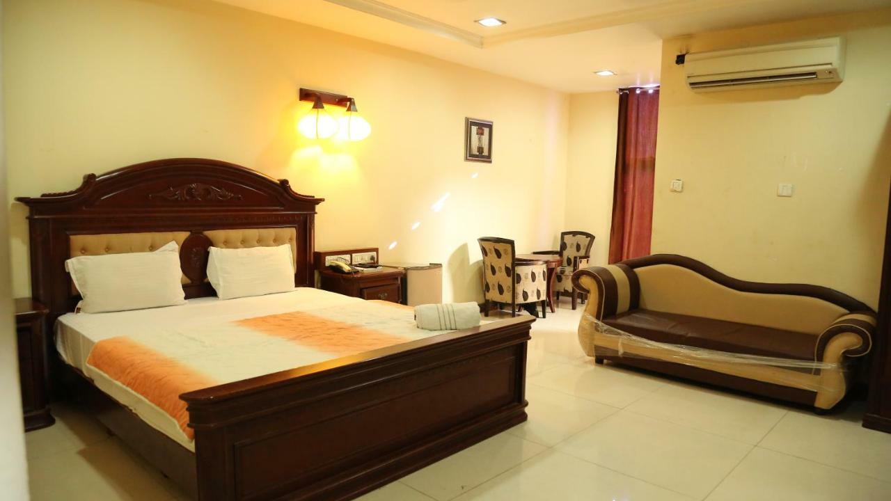 Sriannamalaiyar Residency Hotel Vellore Exterior photo